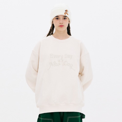 2324 BSRABBIT EMBROIDERY EVERY DAY CREWNECK CREAM